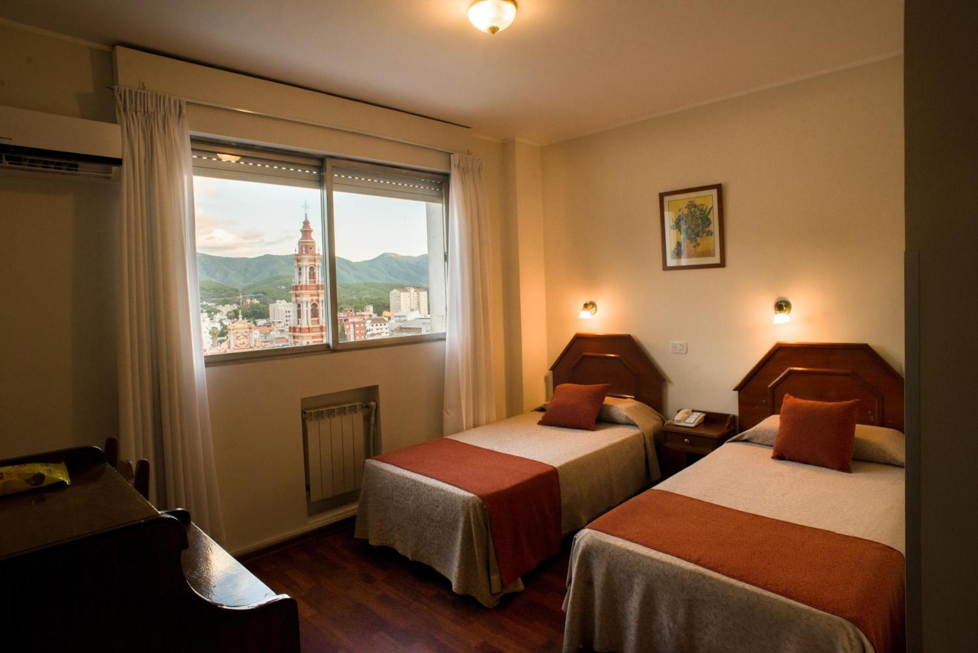 Hotel Victoria Plaza Салта Екстериор снимка