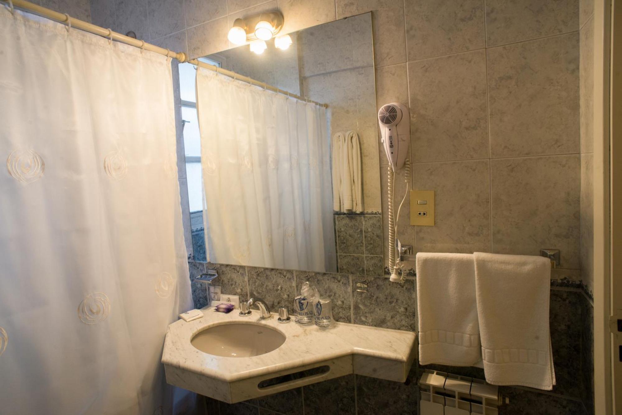 Hotel Victoria Plaza Салта Екстериор снимка